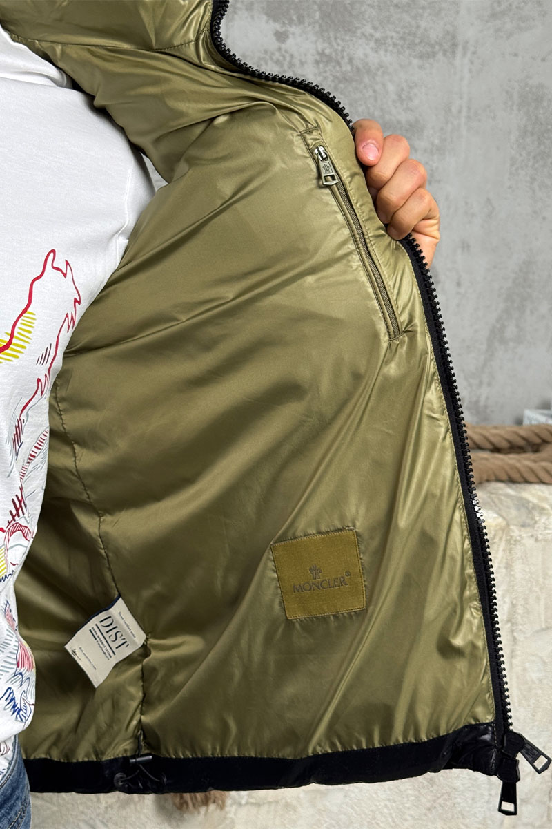 Moncler Утеплённый жилет чёрного цвета