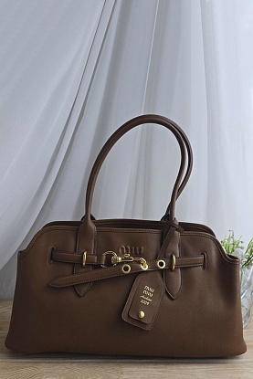 Кожаная сумка Aventure nappa 42x29 см - Brown