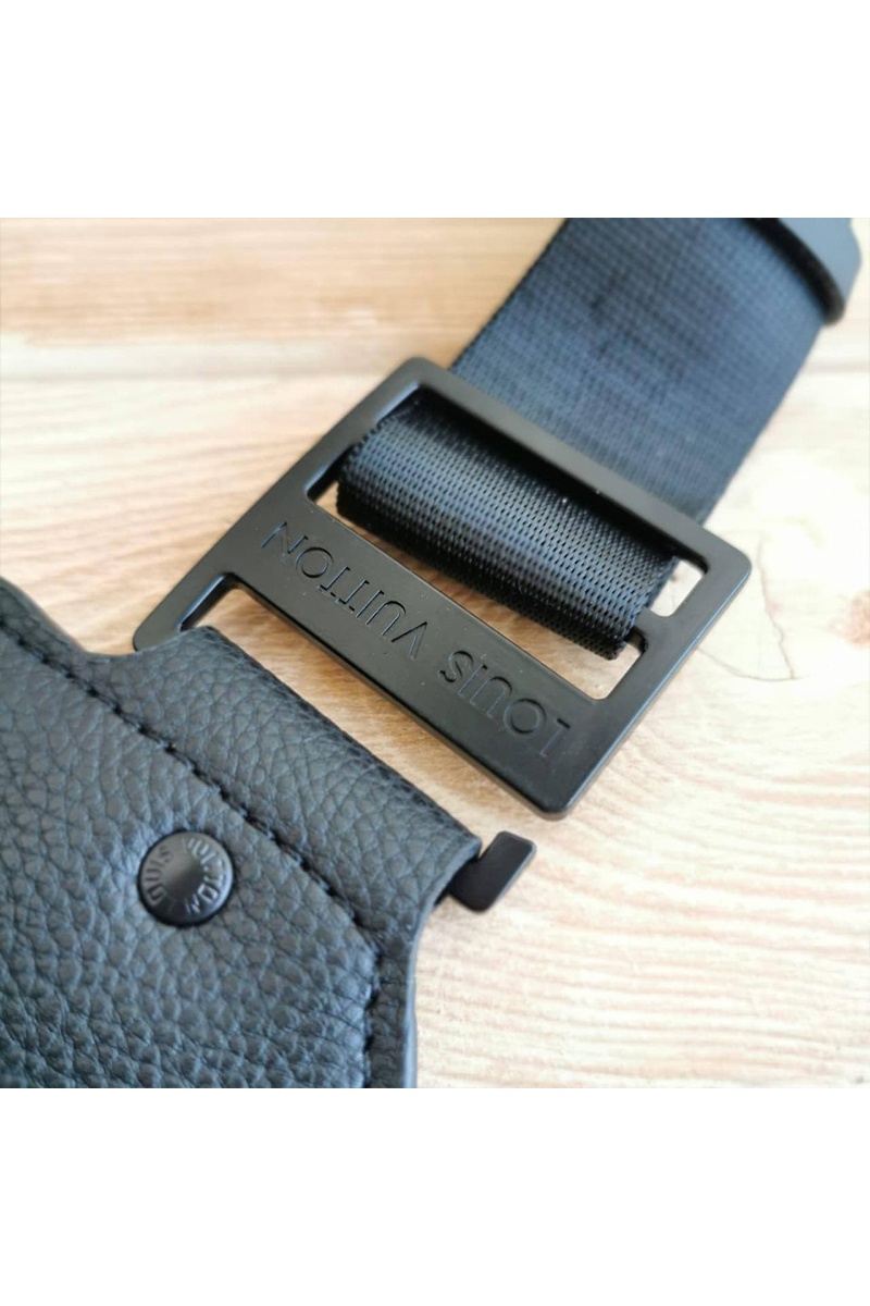Lоuis Vuittоn Кожаная сумка на пояс Aerogram 27x17 см