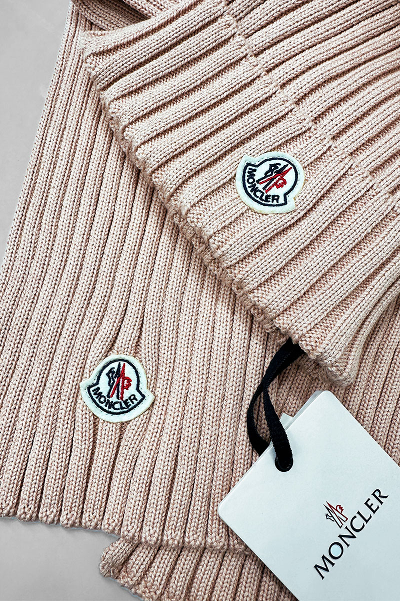 Moncler Комплект из шапки и шарфа персикого цвета logo-patch