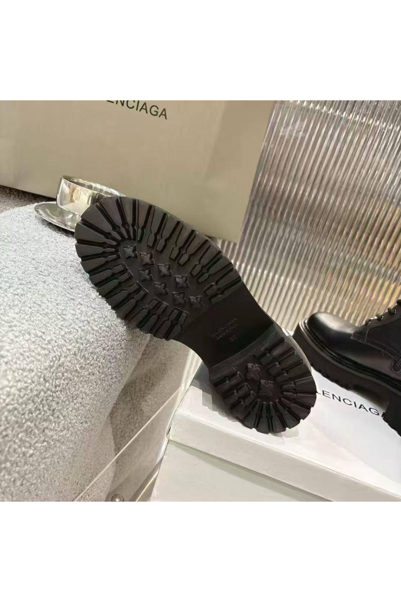 Balenciaga Женские кожаные ботинки чёрного цвета