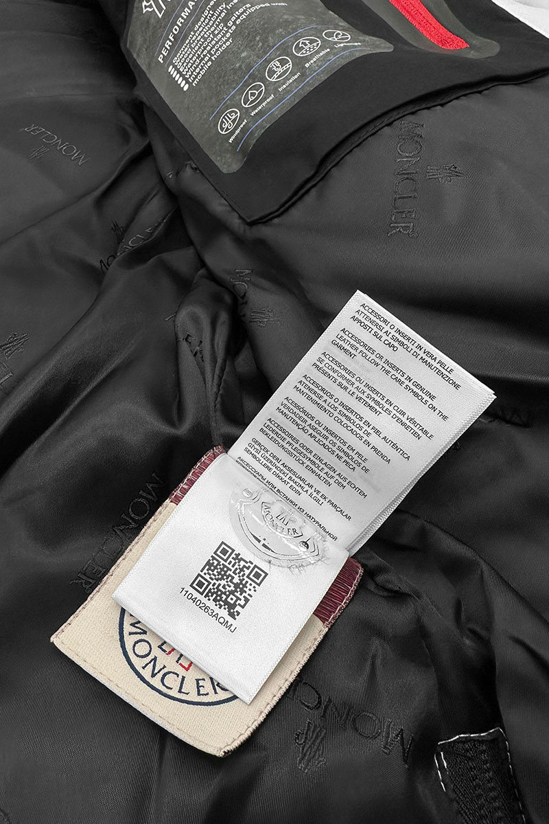 Moncler Удлинённый мужской пуховик белого цвета
