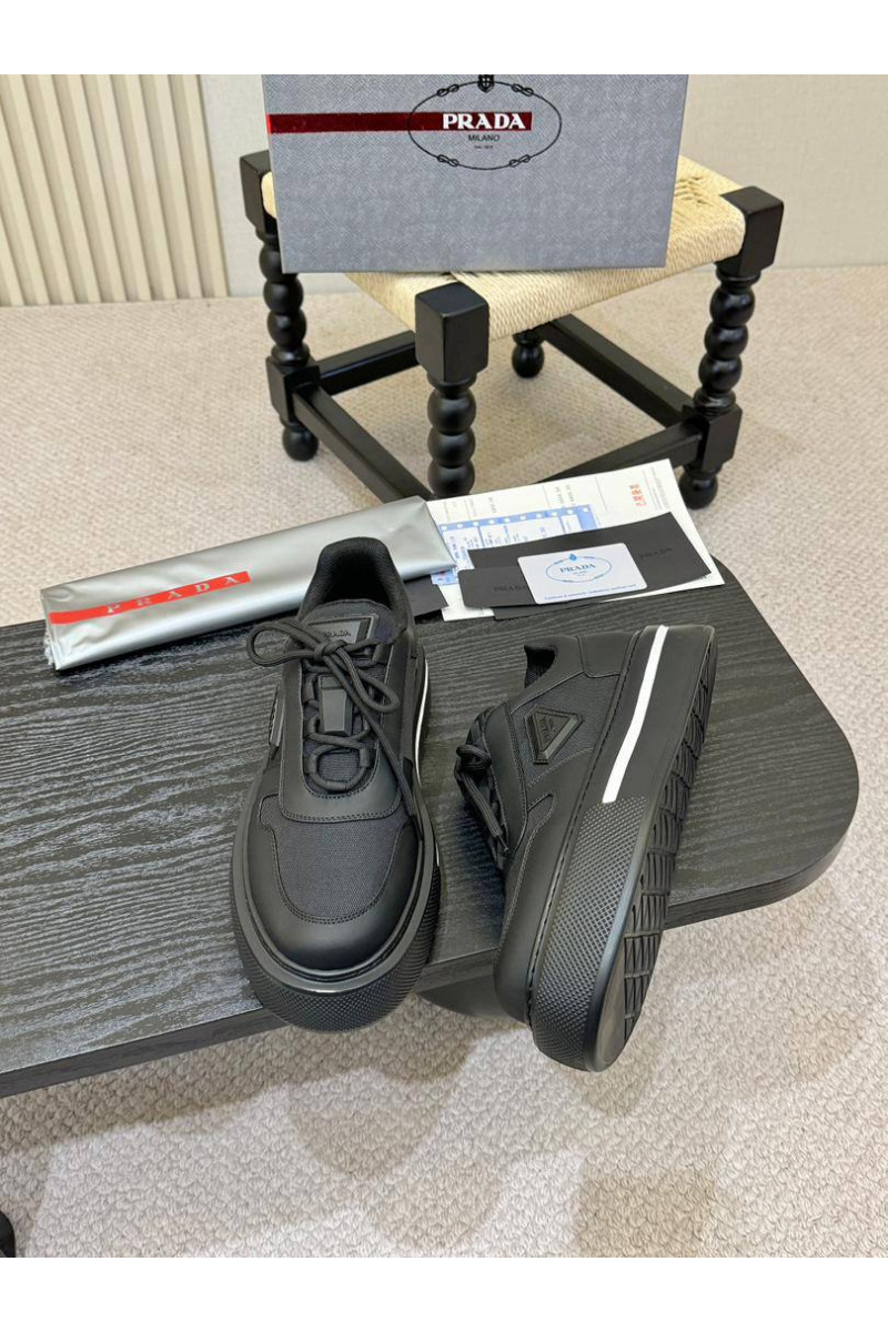 Prada Комбинированные кроссовки logo-plaque - Black