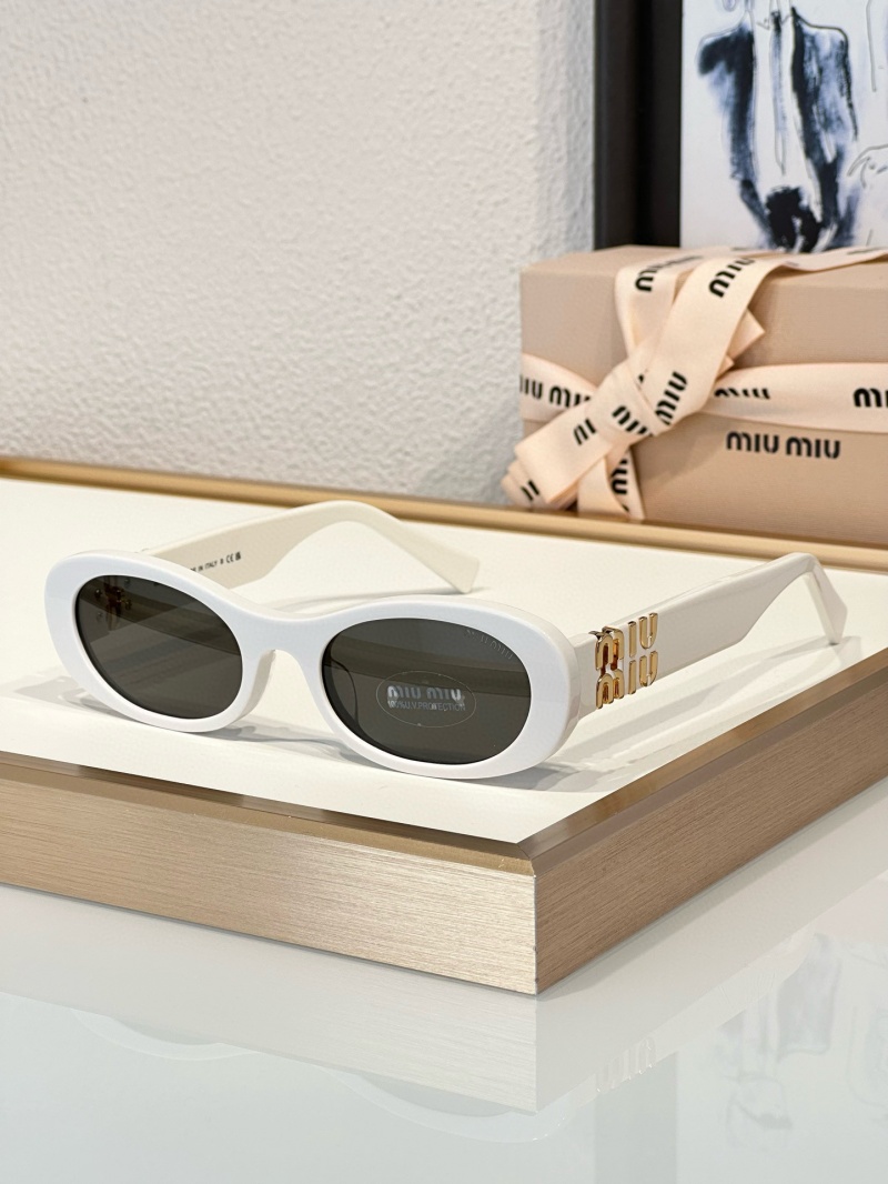 MIU MIU Женские солнцезащитные очки с белой оправой