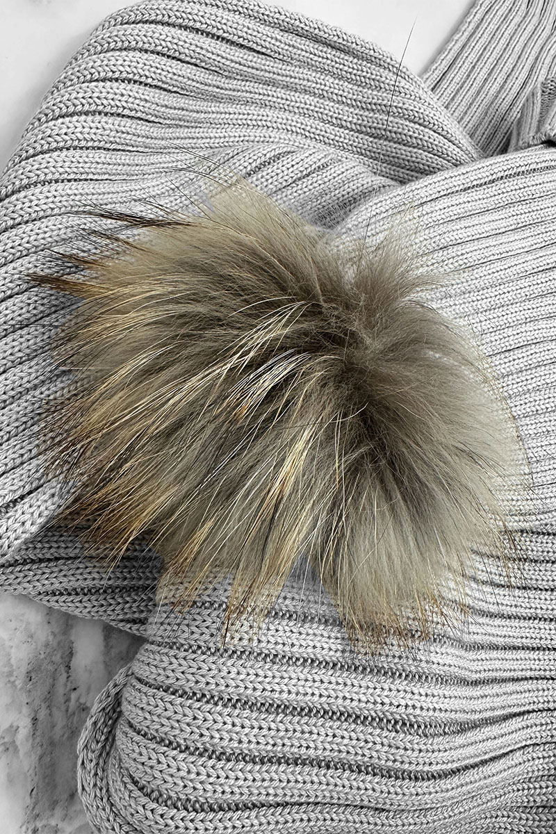 Moncler Комплект из шапки и шарфа серого цвета logo-patch