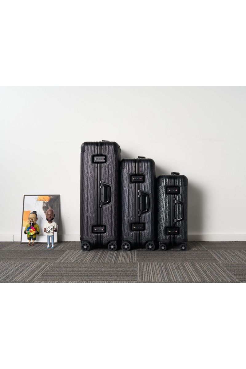 Rimowa Чемодан Aluminum M Premium 67x42x27 см