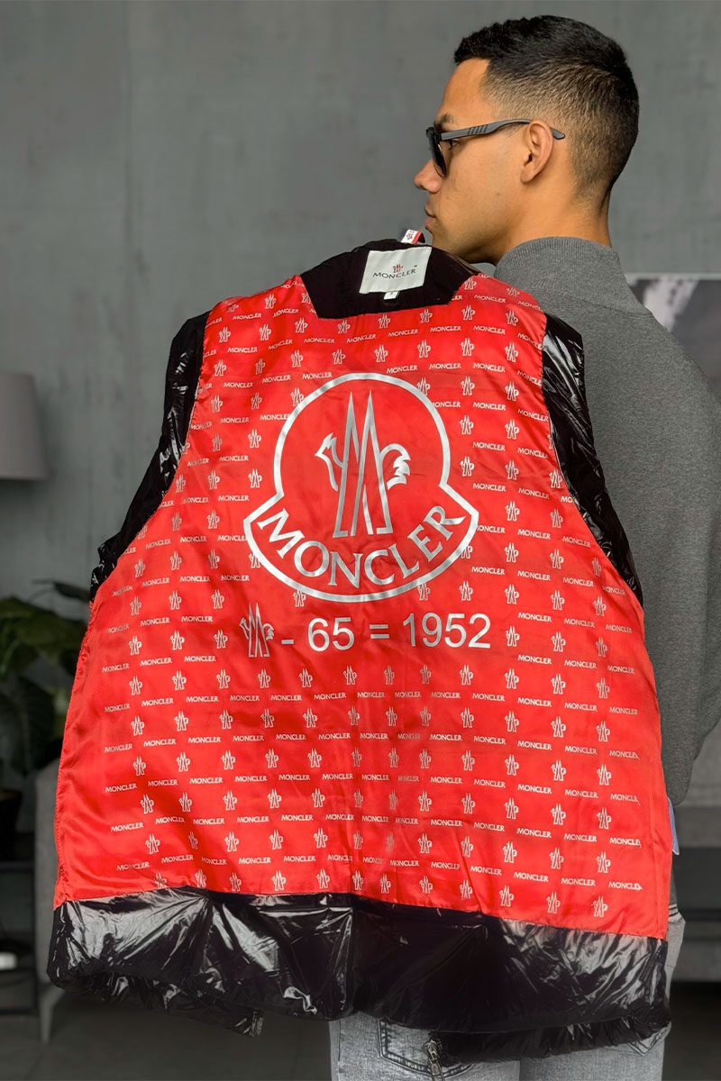 Moncler Мужская безрукавка чёрного цвета logo-patch