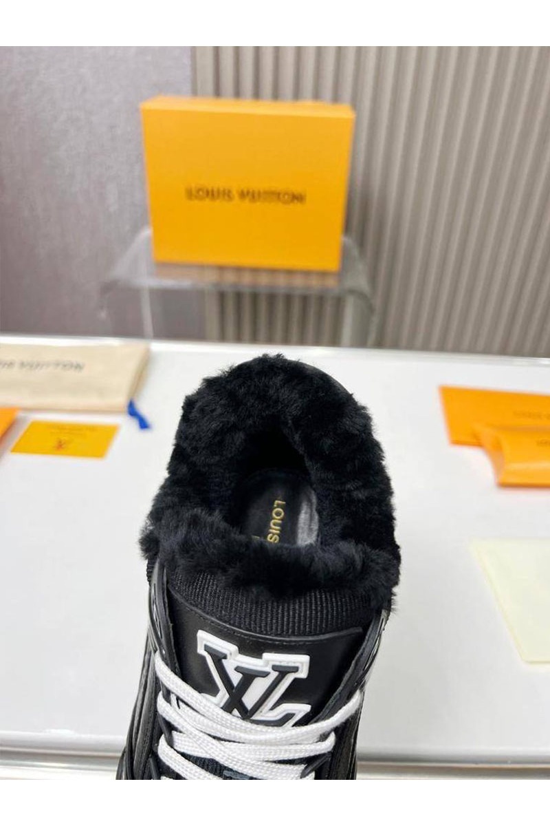 Lоuis Vuittоn Кожаные кроссовки с мехом Trainer Premium - Black
