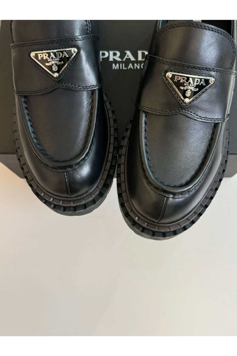 Prada Женские лоферы чёрного цвета Monolith premium