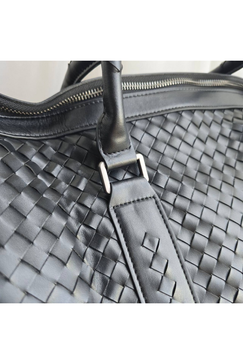 Bottega Veneta Кожаная дорожная сумка Intrecciato Duffle 50x20 см