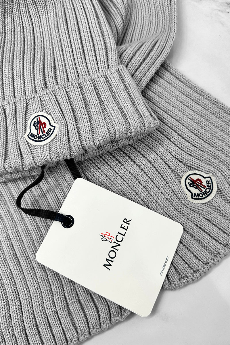 Moncler Комплект из шапки и шарфа серого цвета logo-patch