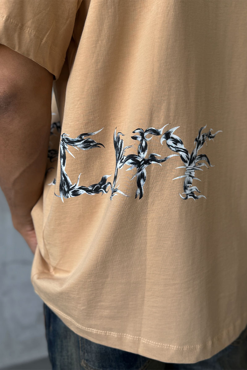 Givenchy Бежевая оверсайз футболка Barbed Wire