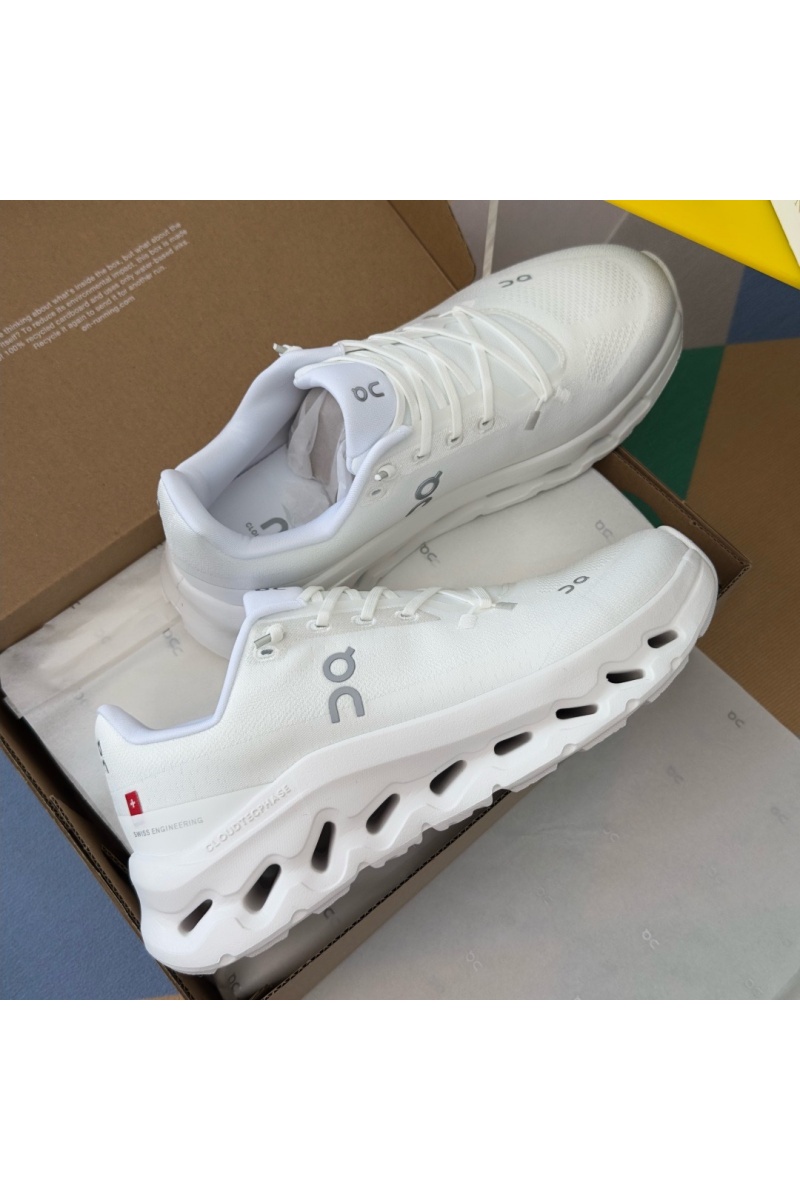 Designer Clothing Кроссовки белого цвета On Cloudtilt 