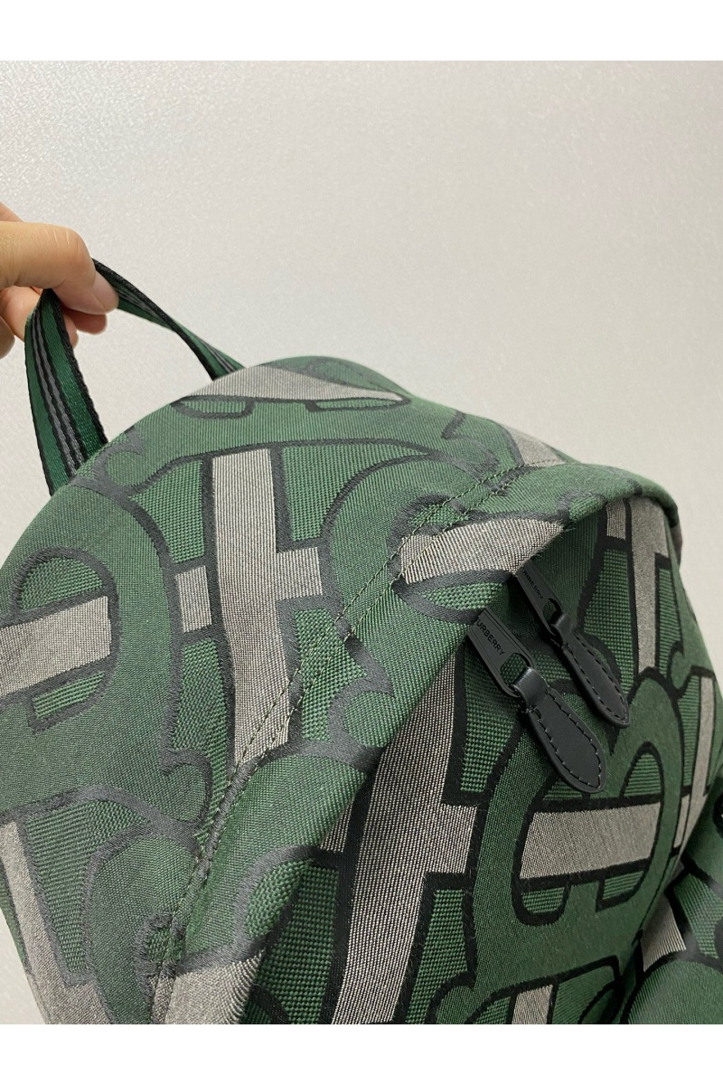 Burberry Рюкзак зелёного цвета TB Monogram Premium 30.5x14.5x42.5 см