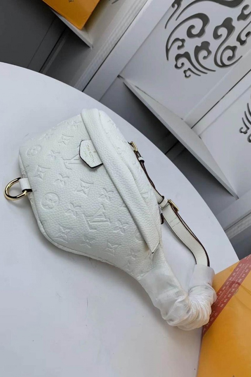 Lоuis Vuittоn Кожаная сумка на пояс Monogram Embossed 28x14 см