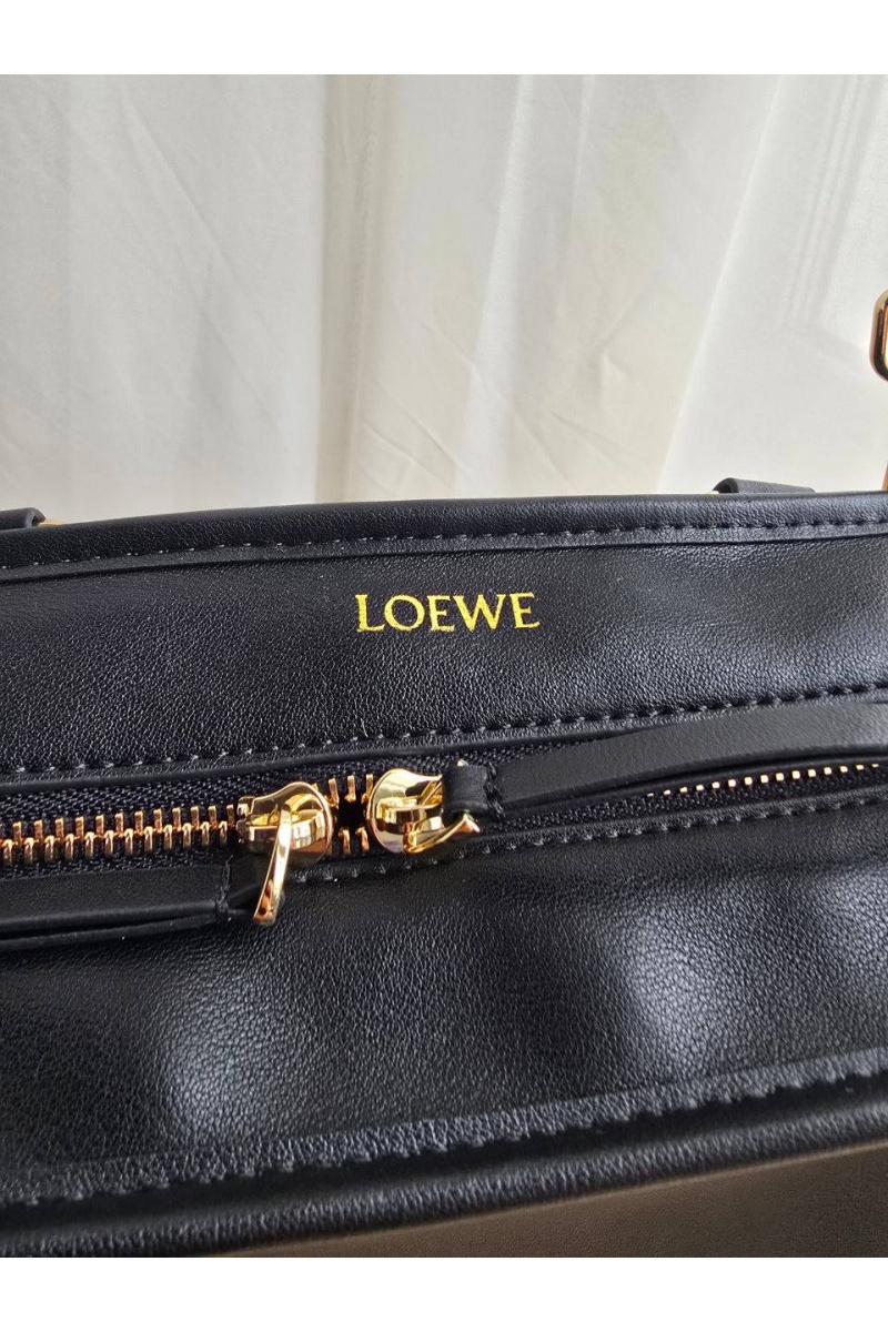 Loewe Кожаная сумка Amazona 27x18 см