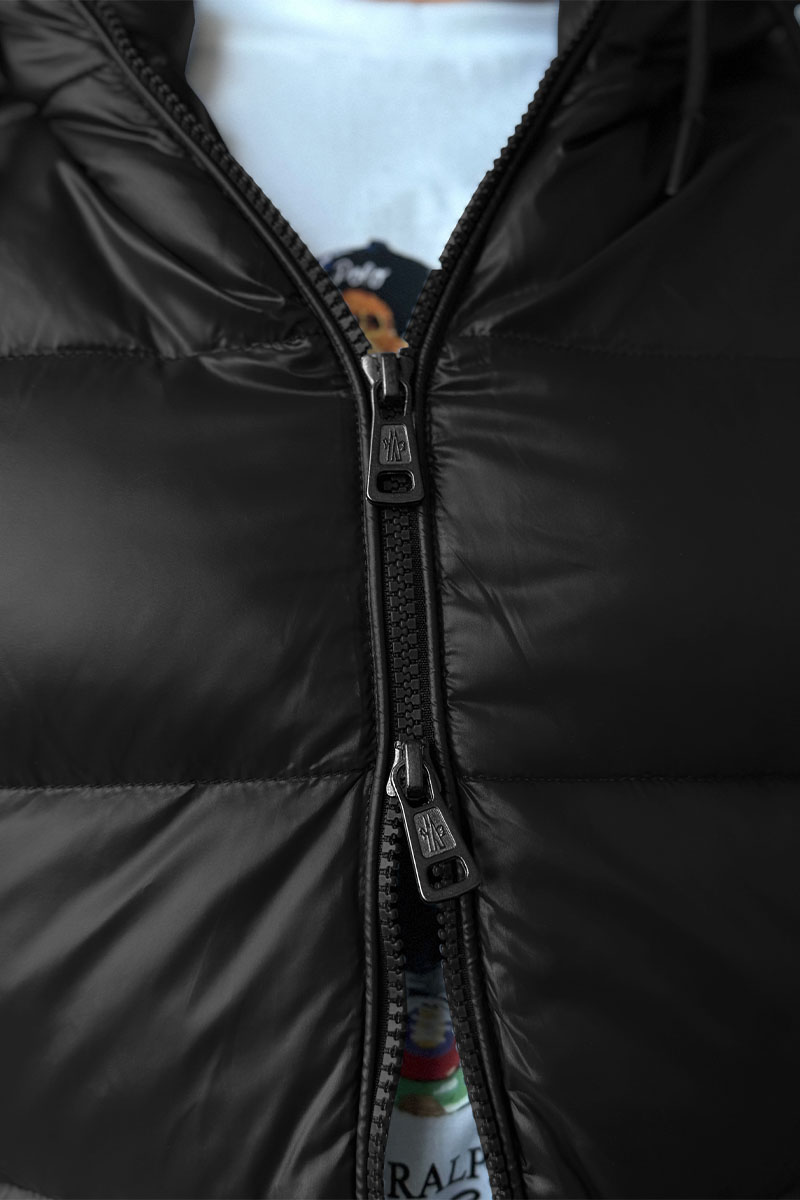 Moncler Мужской чёрный жилет Cardamine logo-patch 