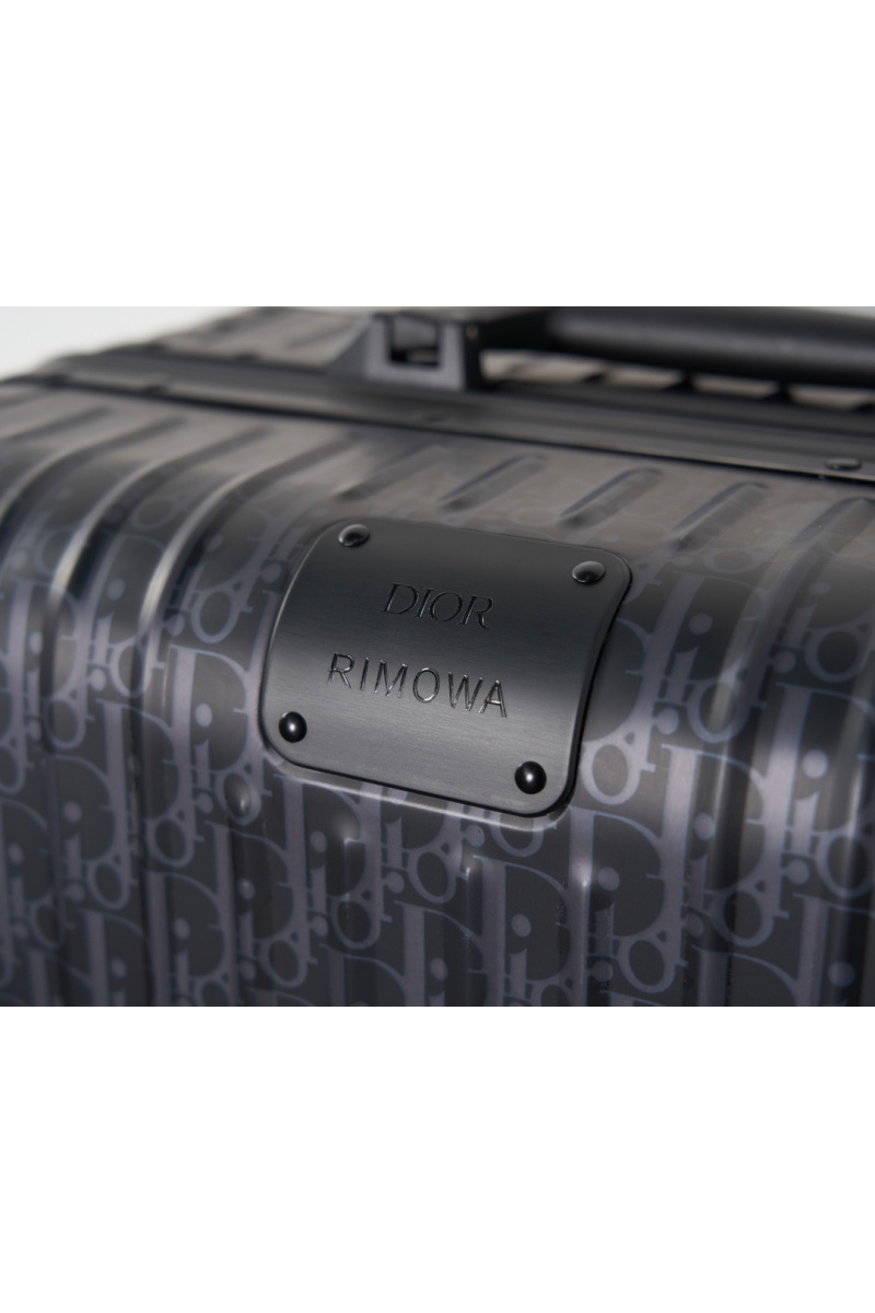 Rimowa Чемодан Aluminum M Premium 67x42x27 см
