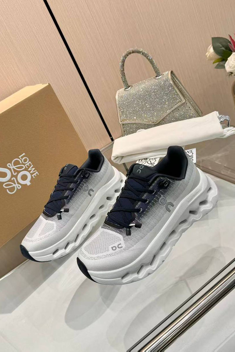 Designer Clothing Женские кроссовки On Cloudtilt premium
