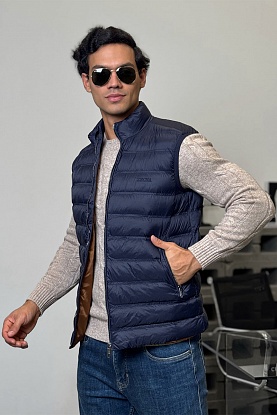 Мужской тёмно-синий жилет 