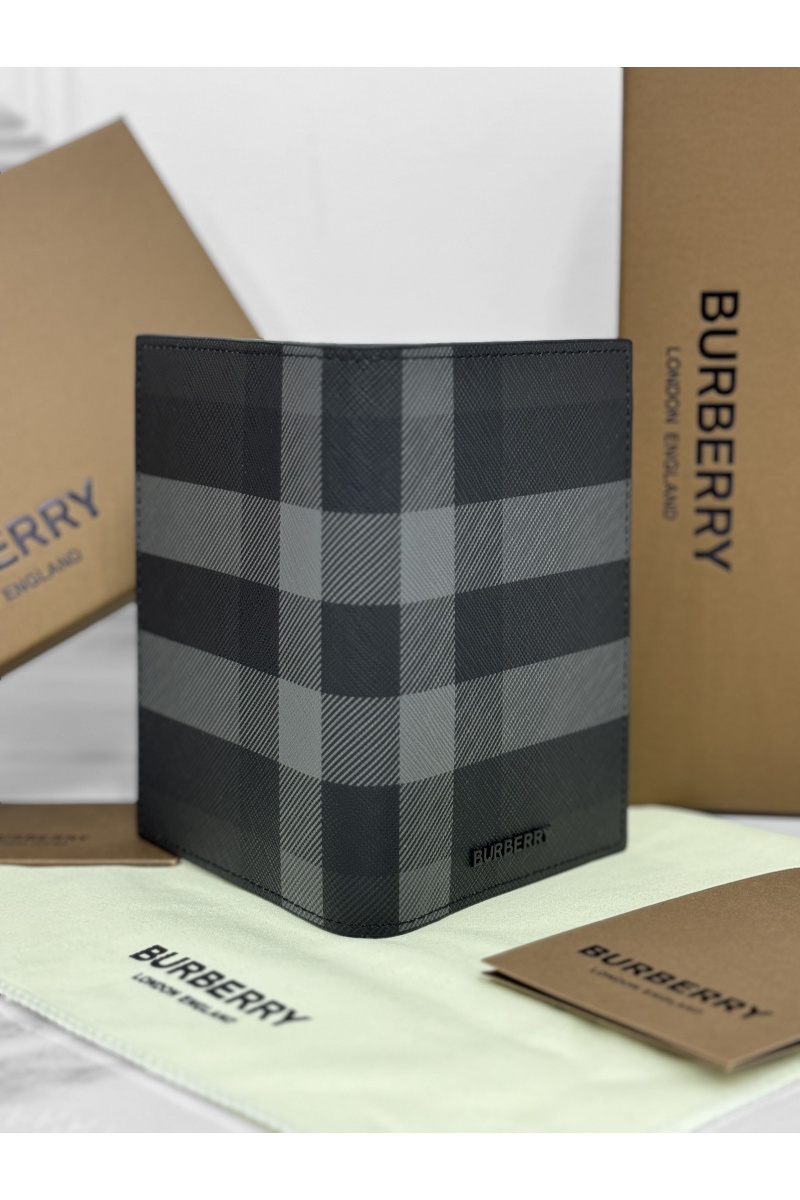 Burberry Кожаная обложка для паспорта Check Premium 14x10x2 см