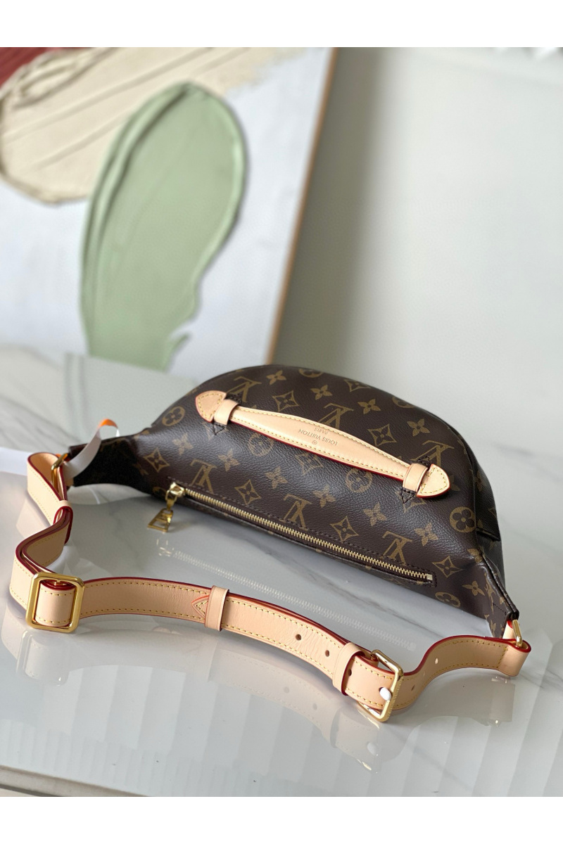Lоuis Vuittоn Кожаная сумка на пояс Bumbag Monogram Premium 37x14x13 см