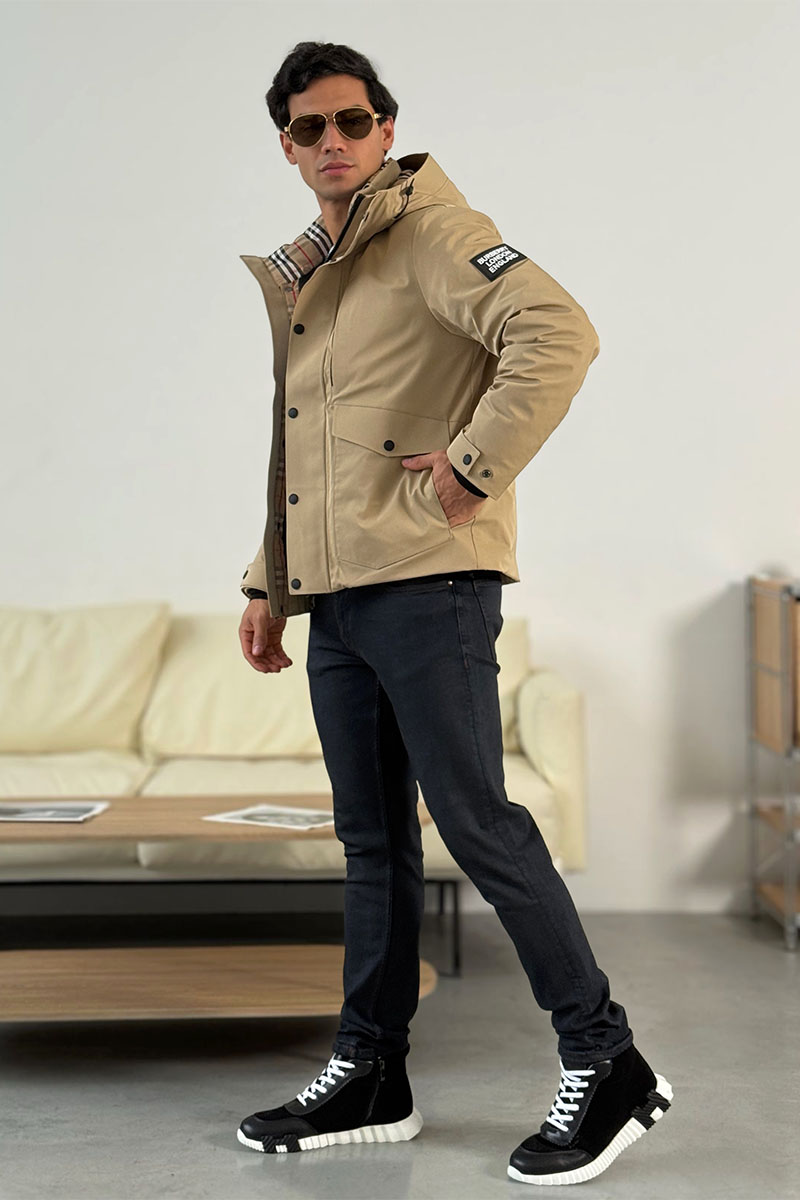 Burberry Бежевый пуховик London England logo-patch 