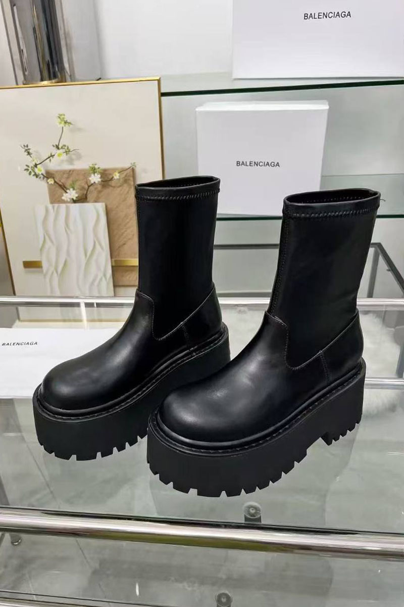 Balenciaga Женские кожаные сапоги чёрного цвета