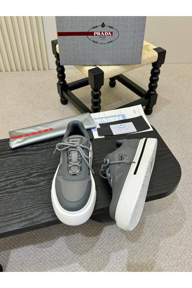 Prada Комбинированные кроссовки logo-plaque - Grey