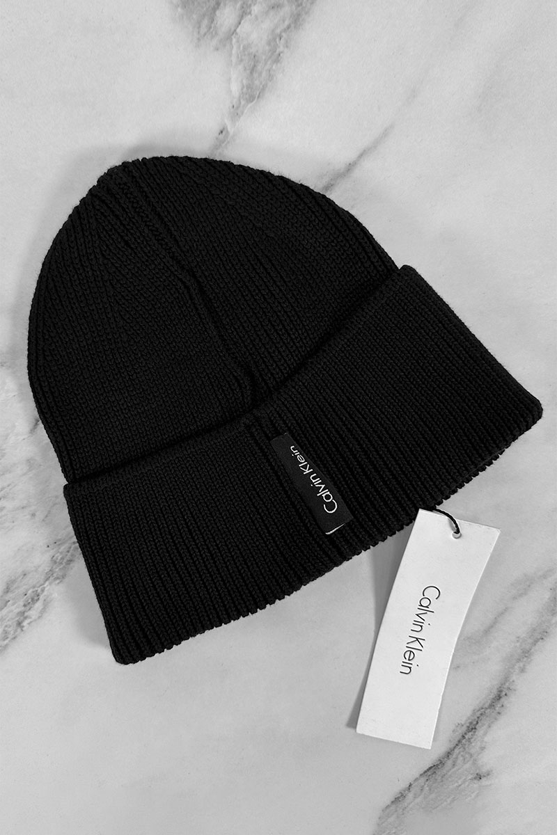 Calvin Klein Чёрная шапка monologo patch