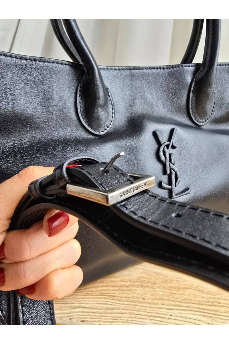 Yves Saint Laurent Кожаная сумка 39x23 см