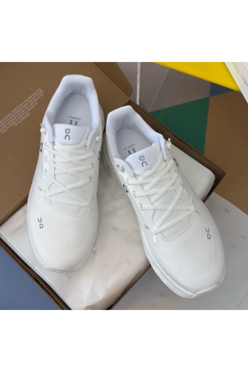 Designer Clothing Кроссовки белого цвета On Cloudtilt 