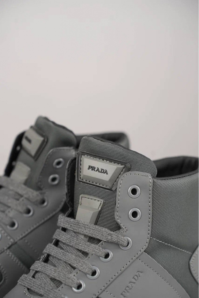 Prada Комбинированные кроссовки с мехом Prada