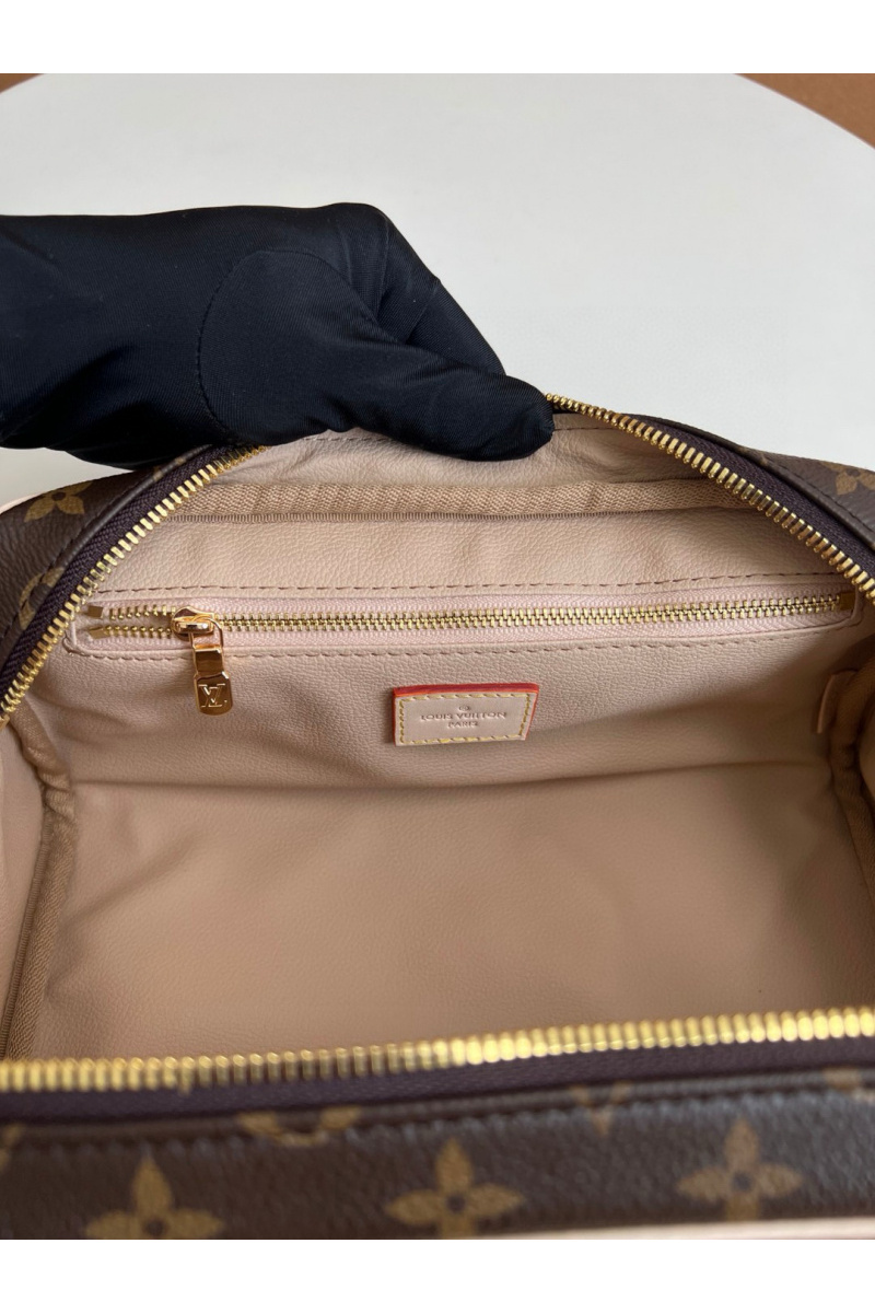 Lоuis Vuittоn Кожаный несессер Dopp Kit Premium 28x15x16.5 см