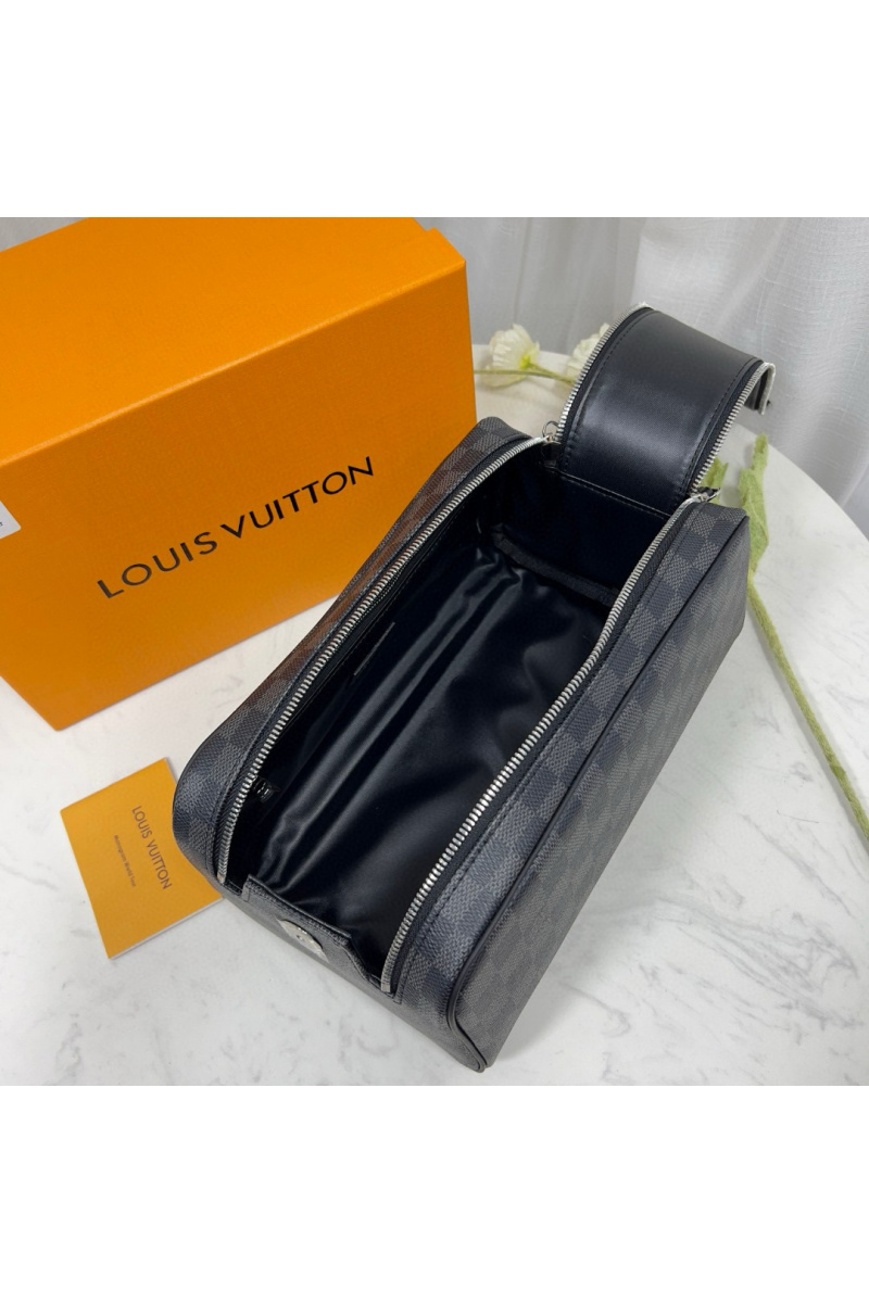 Lоuis Vuittоn Кожаный несессер Dopp Kit Premium 28x15x16.5 см