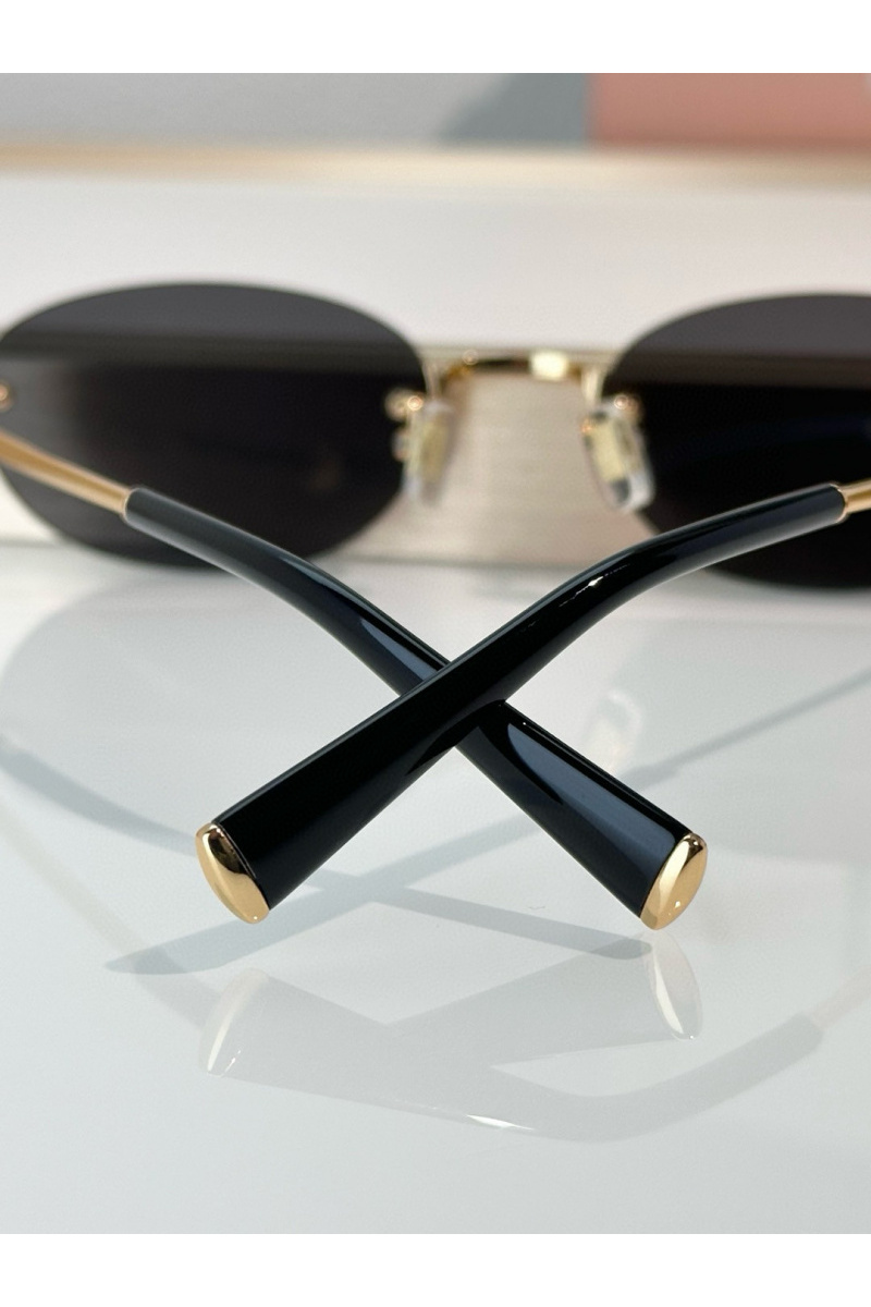 MIU MIU Женские солнцезащитные очки с чёрными линзами