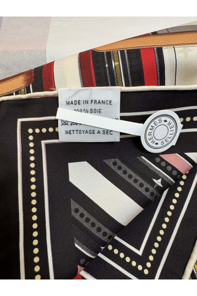 Hermes Платок Couvertures et Tenues de Jour premium 86x87 см