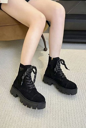 Женские замшевые ботинки 