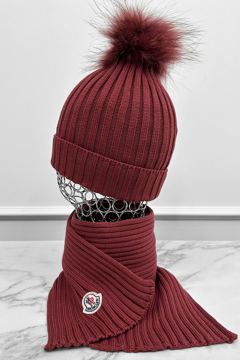Moncler Комплект из шапки и шарфа бордового цвета logo-patch