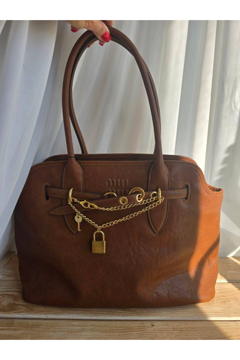 MIU MIU Женская кожаная сумка Aventure nappa 42x29 см - Brown