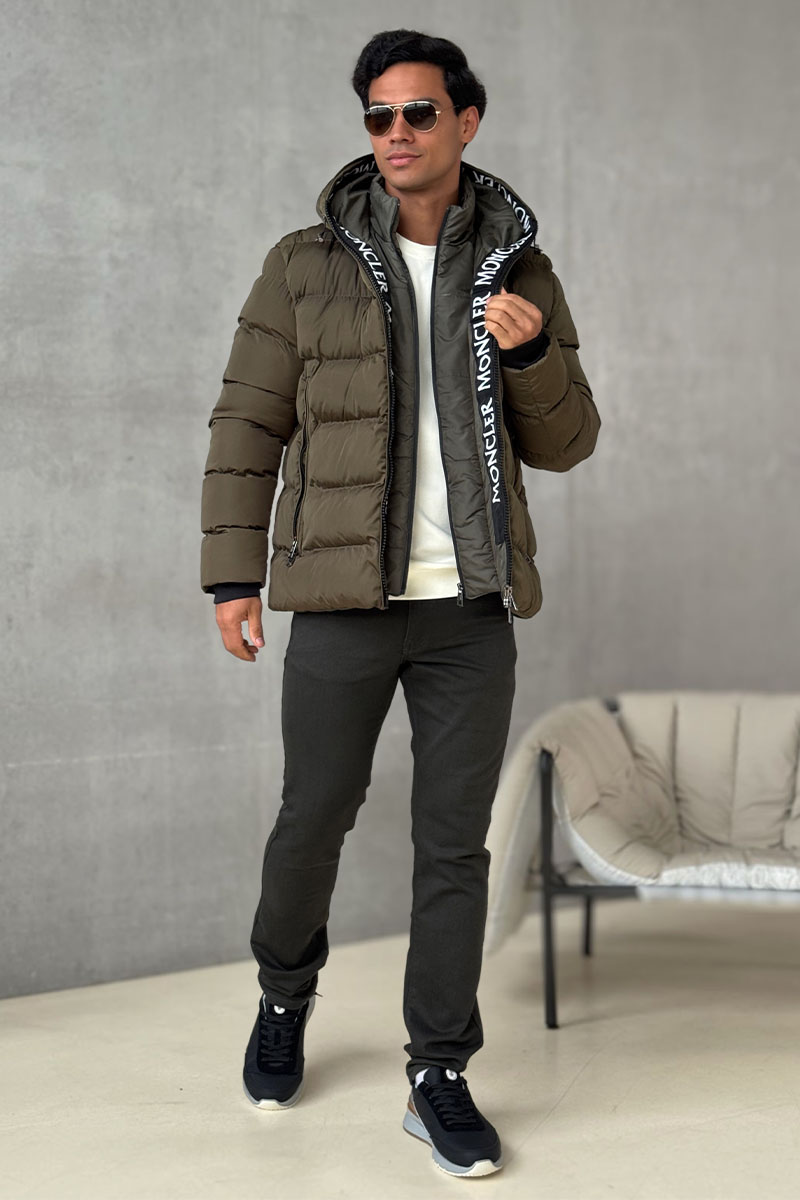 Moncler Утеплённая куртка оливкового цвета logo-patch