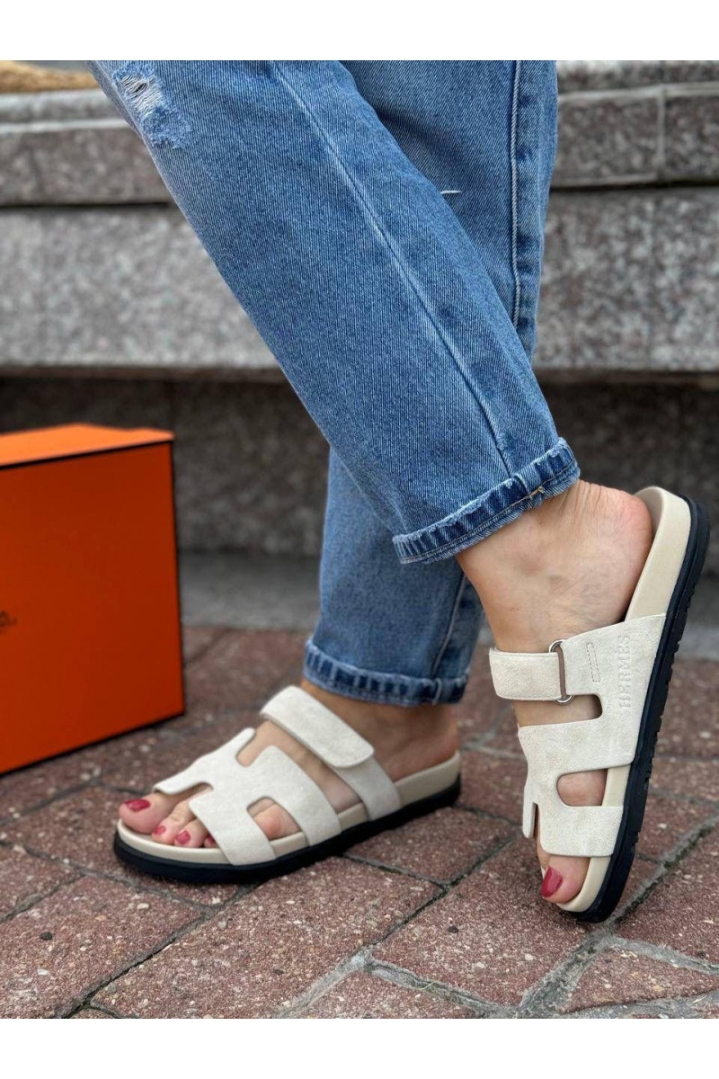 Hermes Женские замшевые сандалии Chypre - Beige / Black