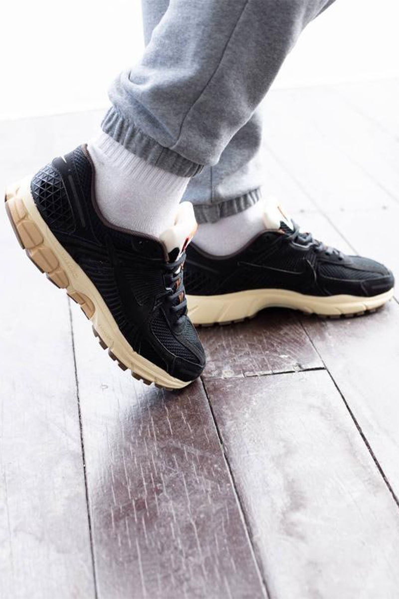 Nike Кроссовки Zoom Vomero 5 