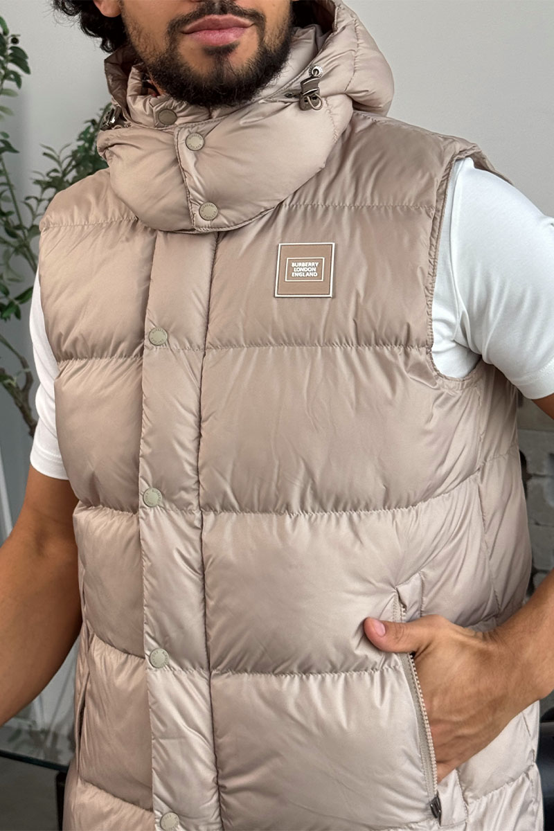Burberry Светло-бежевый жилет logo-patch