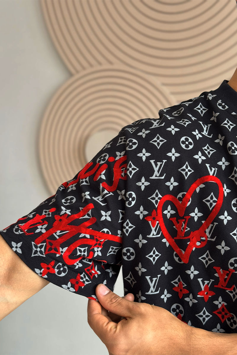 Lоuis Vuittоn Чёрная оверсайз футболка Heart monogram all-over