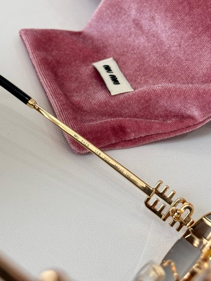 MIU MIU Женские солнцезащитные очки  Oval