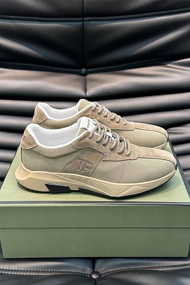 Мужские кроссовки бежевого цвета