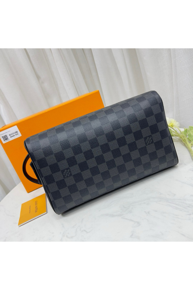 Lоuis Vuittоn Кожаный несессер Dopp Kit Premium 28x15x16.5 см