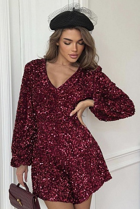 Женский костюм в пайетках с открытой спинкой