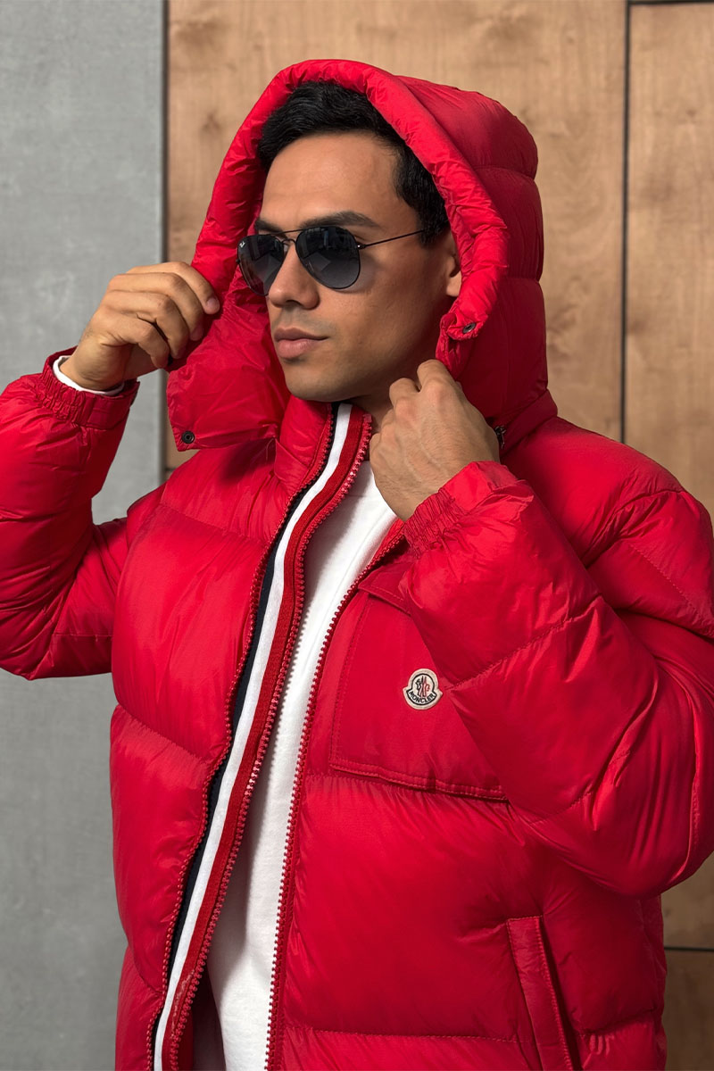Moncler Мужская куртка красного цвета
